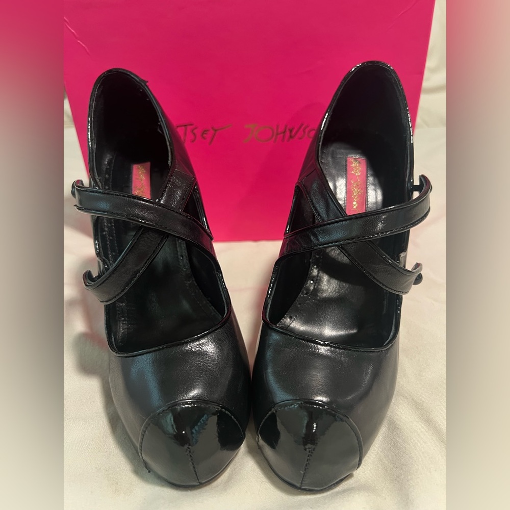 Betsey Johnson Whitfield Mary Jane pump size 9